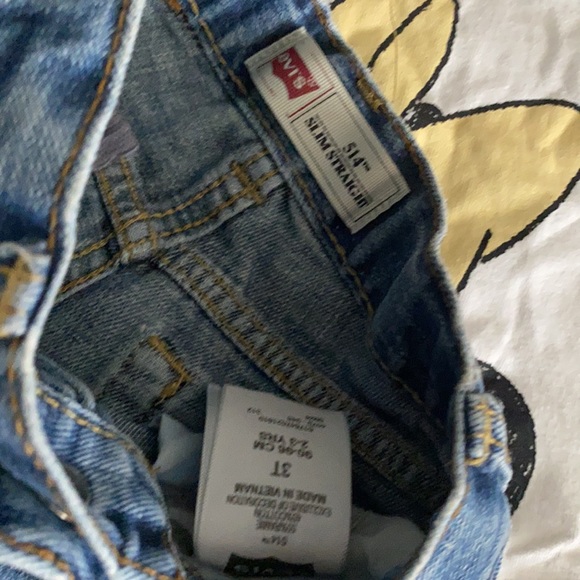 Levi’s jean shorts - Picture 3 of 3